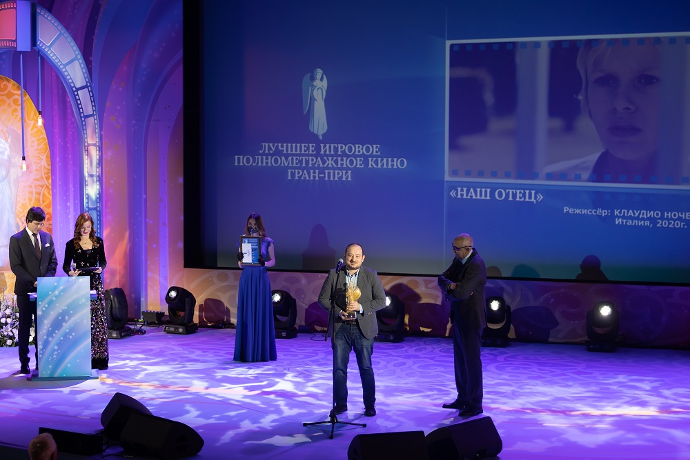 Гран-при фестиваля "Лучезарный ангел" получил фильм «Наш отец» итальянского режиссера Клаудио Ноче